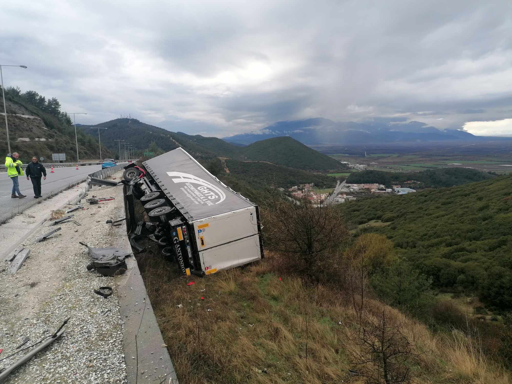 Καβάλα: Εκτροπή νταλίκας στην παράκαμψη του Αγίου Σίλα