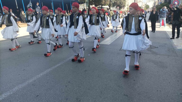 Πάτρα: Η μαθητική και στρατιωτική παρέλαση για την επέτειο της 25ης Μαρτίου