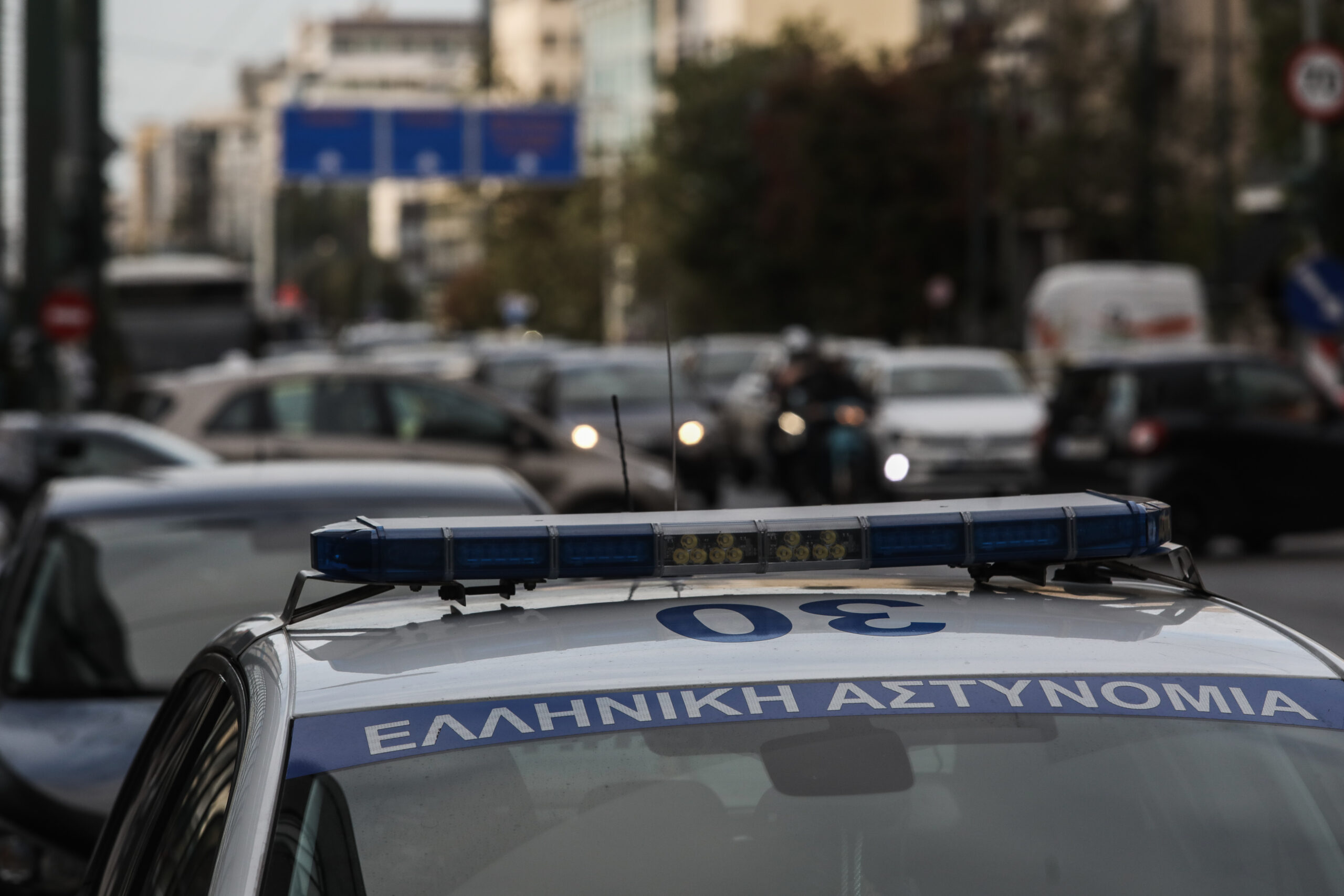 Δυσχέρεια στην κυκλοφορία στην Αθηνών – Κορίνθου  λόγω ακινητοποιημένου οχήματος