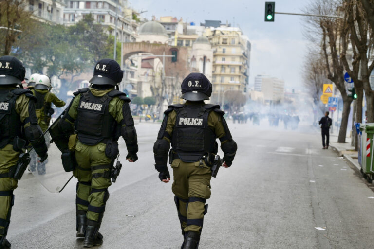 Θεσσαλονίκη: Καταγγελία αστυνομικών ότι παραλίγο να καούν ζωντανοί