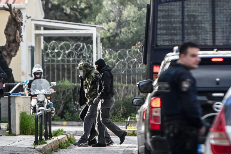 «Σύμπραξη Εκδίκησης»: Προφυλακίστηκαν οι έξι συλληφθέντες για τρομοκρατικές ενέργειες