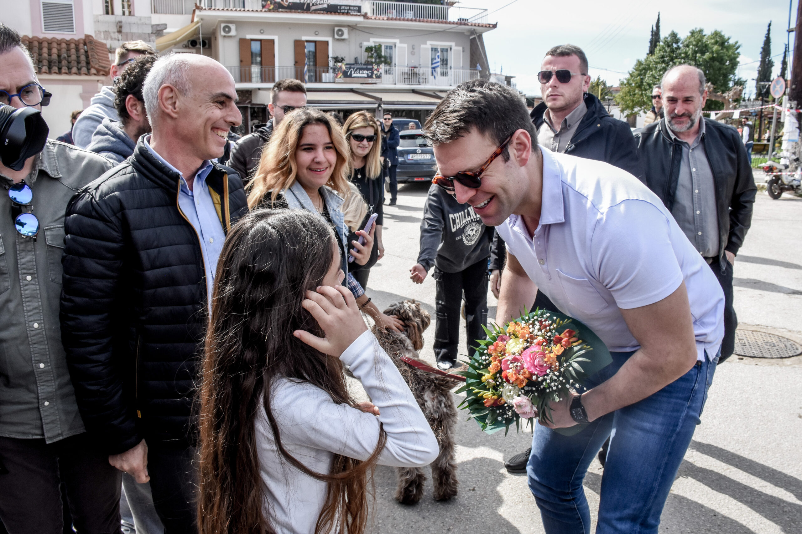 Στο Δρέπανο Αργολίδας ο Στ. Κασσελάκης: Θα εργαστούμε για να μπορέσει η περιφέρεια να αναγεννηθεί – Βόλτα με τη… Σελήνη