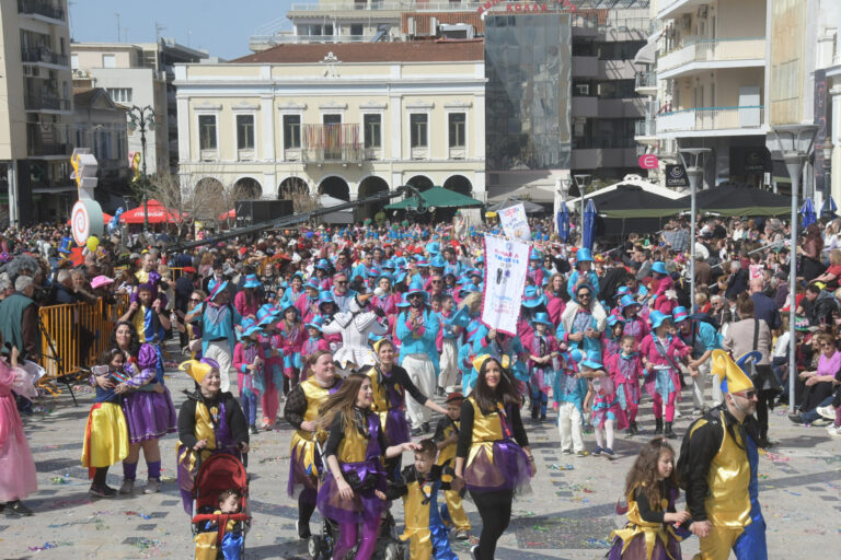 Πατρινό Καρναβάλι 2024: Ρεκόρ με πάνω από 60.000 καρναβαλιστές – Στους δρόμους απόψε τα άρματα  