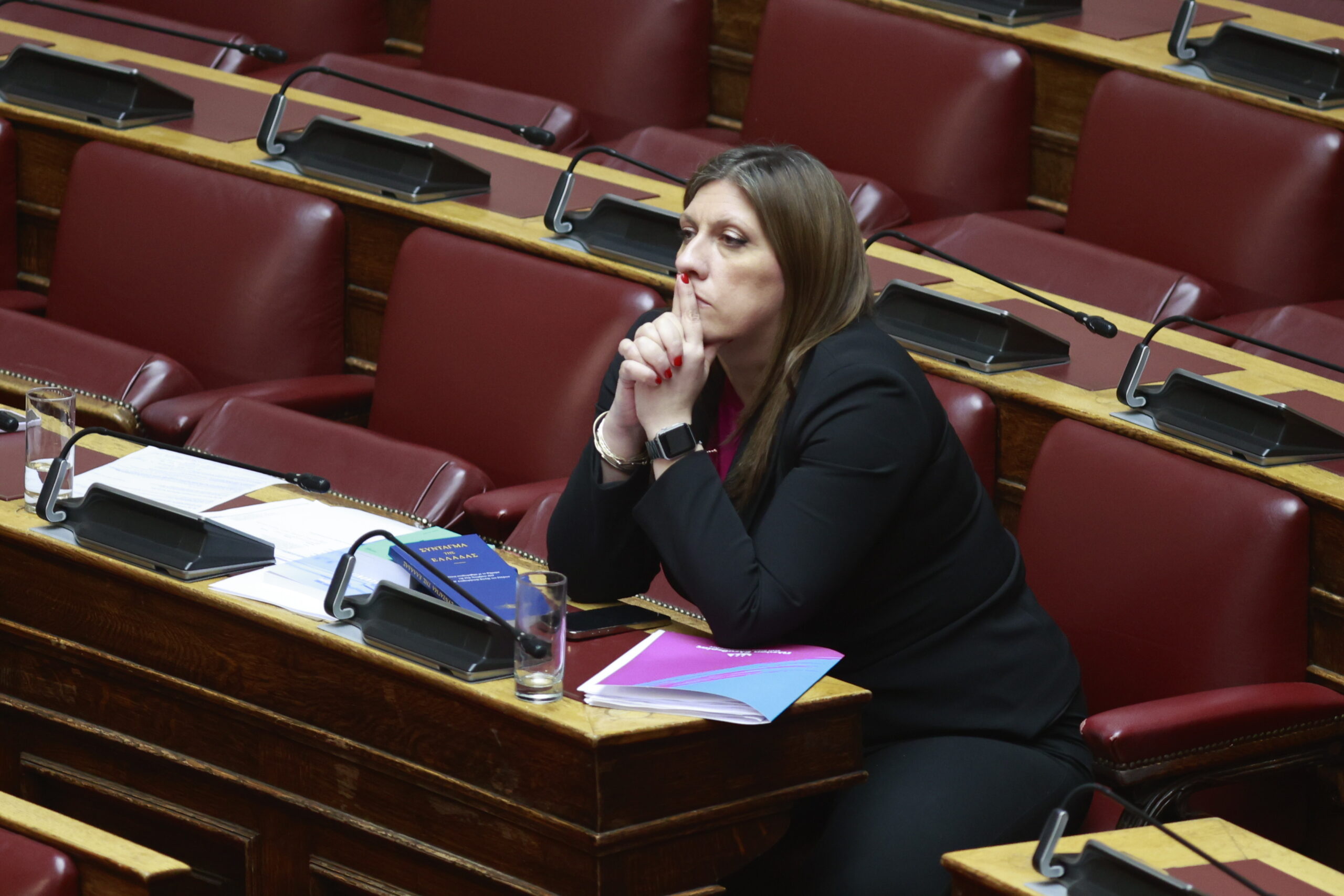 Εξεταστική για τα Τέμπη: Εγκρίθηκε το πόρισμα της ΝΔ στην τελευταία συνεδρίαση – «Εισβολή» της Ζωής Κωνσταντοπούλου και εντάσεις