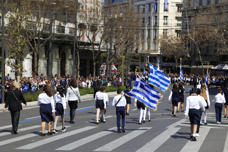 Επέτειος 25η Μαρτίου: Ξεκίνησε η μαθητική παρέλαση στην Αθήνα – Κλειστοί οι δρόμοι στο κέντρο