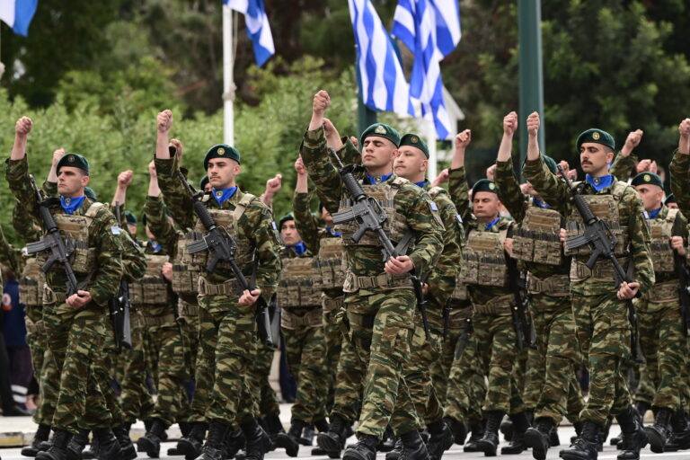 25η Μαρτίου: Στιγμές από τη μεγαλειώδη στρατιωτική παρέλαση της Αθήνας
