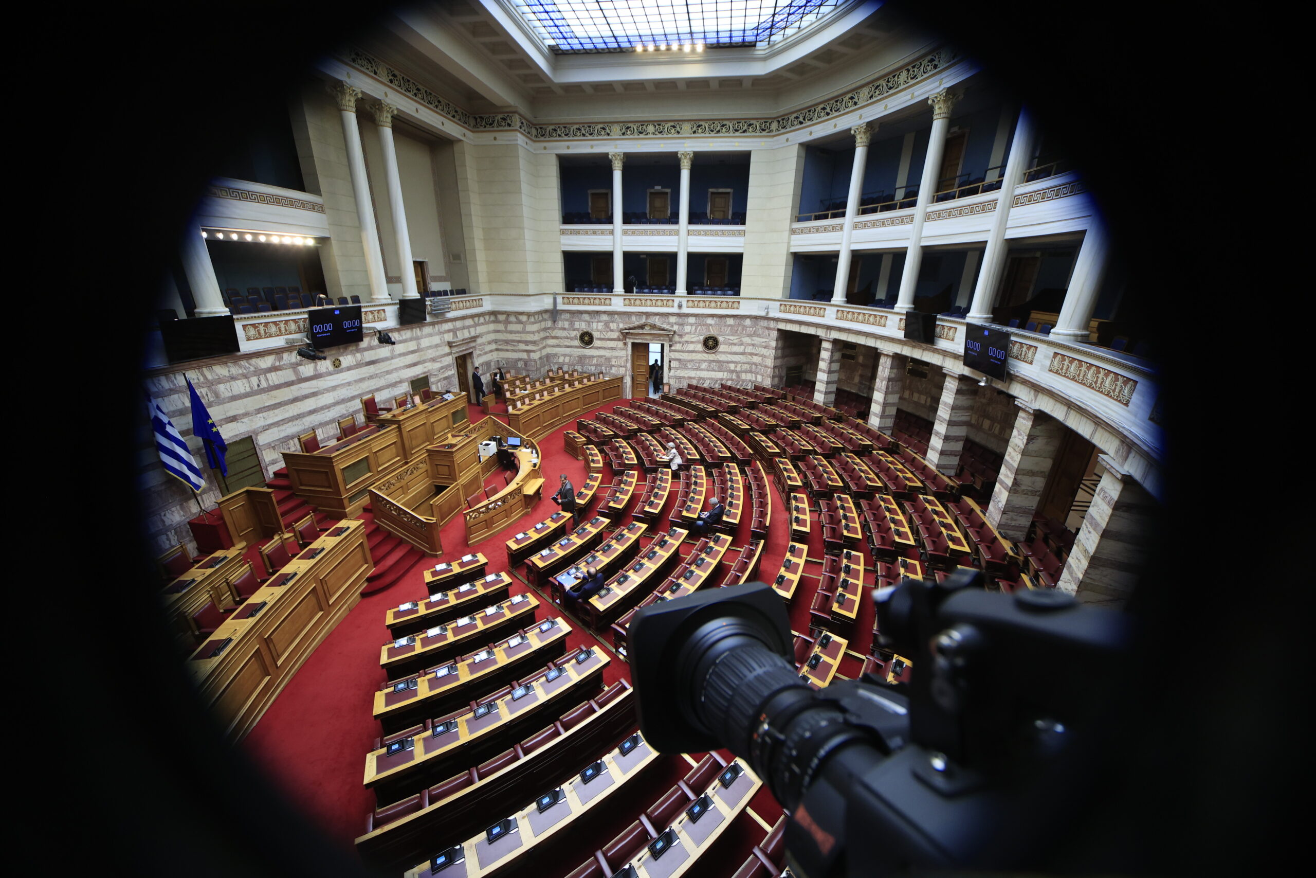 Βουλή: Κατατίθεται η πρόταση δυσπιστίας κατά της κυβέρνησης (live)