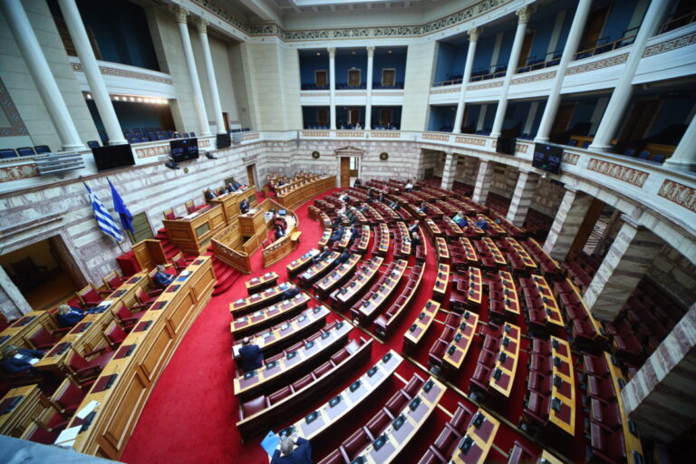 Βουλή: Υψηλοί τόνοι στην πρώτη συζήτηση για το νέο δικαστικό χάρτη