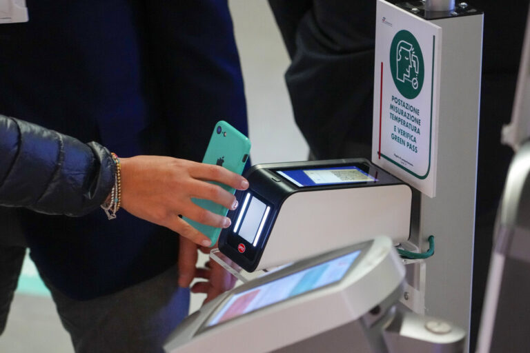 Η Ιταλία δεν θα προσχωρήσει στο παγκόσμιο green pass του ΠΟΥ