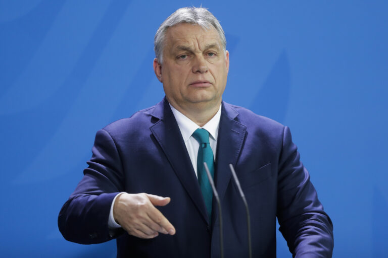 Το ακροδεξιό Vox εγκαταλείπει την ομάδα της Μελόνι και ενώνεται με τον Όρμπαν – «Πατριώτες για την Ευρώπη» η νέα πλατφόρμα