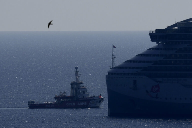 Το πρώτο πλοίο με βοήθεια στον δρόμο προς τη Λωρίδα της Γάζας – Ο πόλεμος θα φτάσει στη Ράφα, συνεχίζει να διαμηνύει ο Νετανιάχου