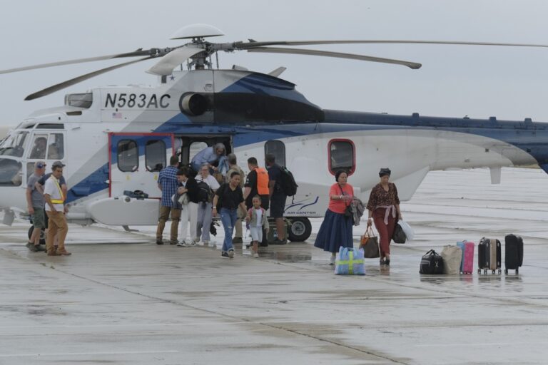 Βυθισμένη στο χάος παραμένει η Αϊτή – Απομακρύνονται εσπευσμένα Γάλλοι και άλλοι  ξένοι υπήκοοι