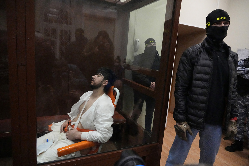 Μακελειό στη Μόσχα: Βασανιστήρια στους φερόμενους ως δράστες κατά τις ανακρίσεις – Ο ένας υπέστη ηλεκτροσόκ