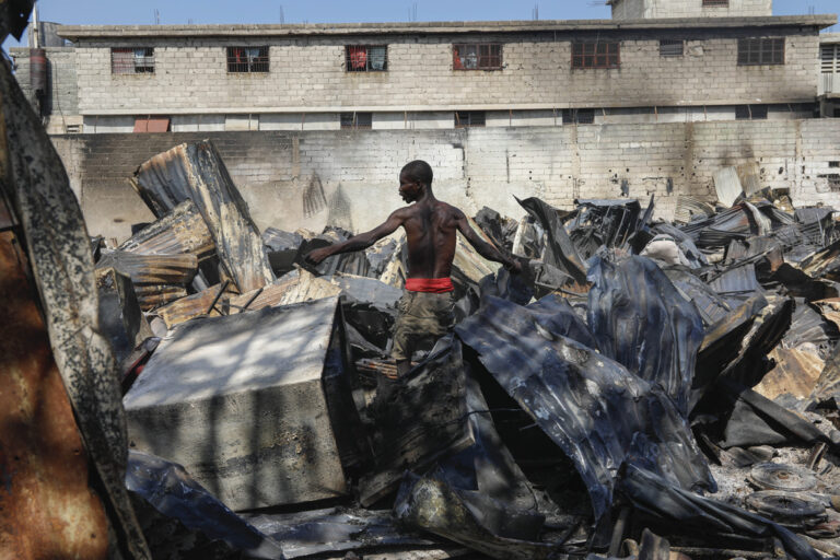 Εξαπλώνεται η βία των συμμοριών στην Αϊτή – Ο Καναδάς απομακρύνει εσπευσμένα υπηκόους του