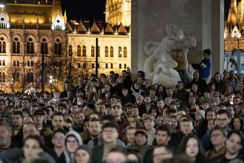Αποκαλύψεις για νέο σκάνδαλο διαφθοράς στην Ουγγαρία – Διαδηλωτές απαιτούν παραίτηση Όρμπαν