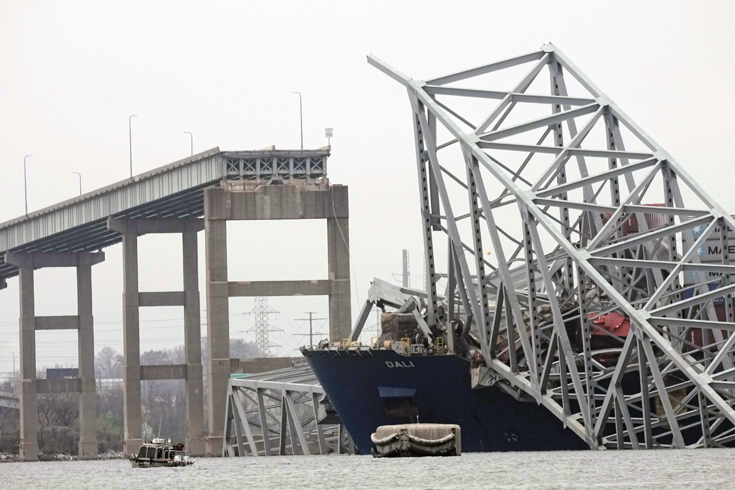 Κατάρρευση γέφυρας στη Βαλτιμόρη: Βρέθηκε το «μαύρο κουτί» του πλοίου «Ντάλι» – Οι έξι αγνοούμενοι θεωρούνται νεκροί