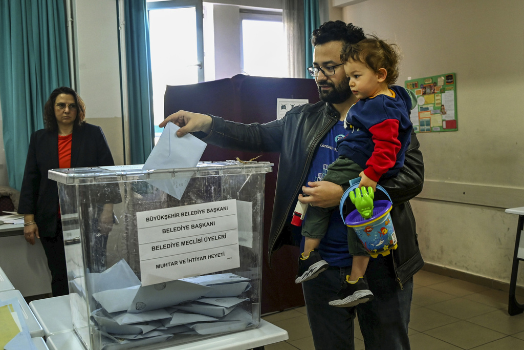 Εκλογές στην Τουρκία: Έκλεισαν οι κάλπες – Αντίστροφη μέτρηση για τα αποτελέσματα