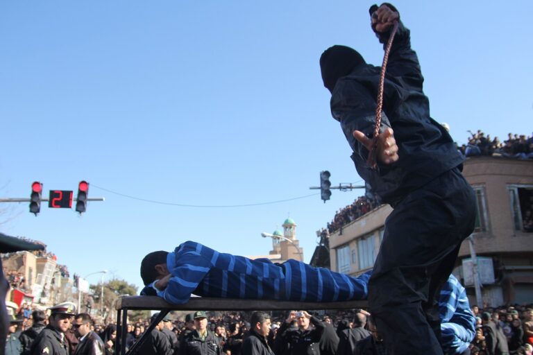 Ιράν: Εκτέλεσε πέρυσι τουλάχιστον 834 θανατοποινίτες, τον υψηλότερο αριθμό από το 2015