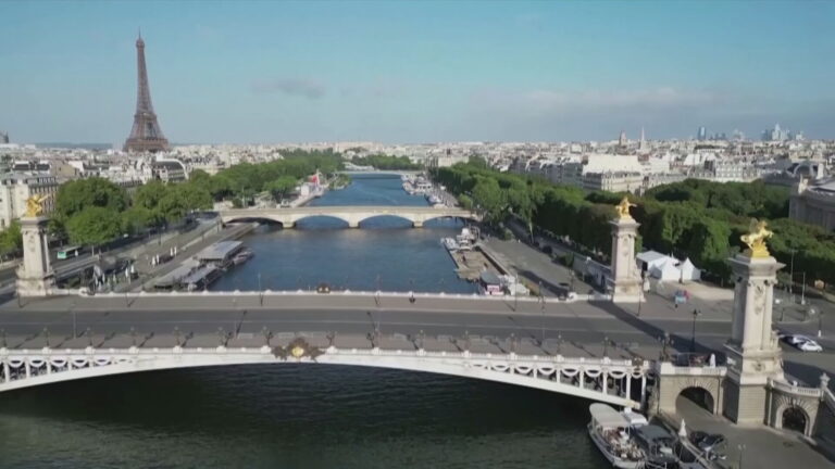 Σε ρυθμούς Ολυμπιακών Αγώνων το Παρίσι – Στον κήπο μπροστά από το Μουσείο του Λούβρου θα φιλοξενηθεί η Ολυμπιακή Φλόγα