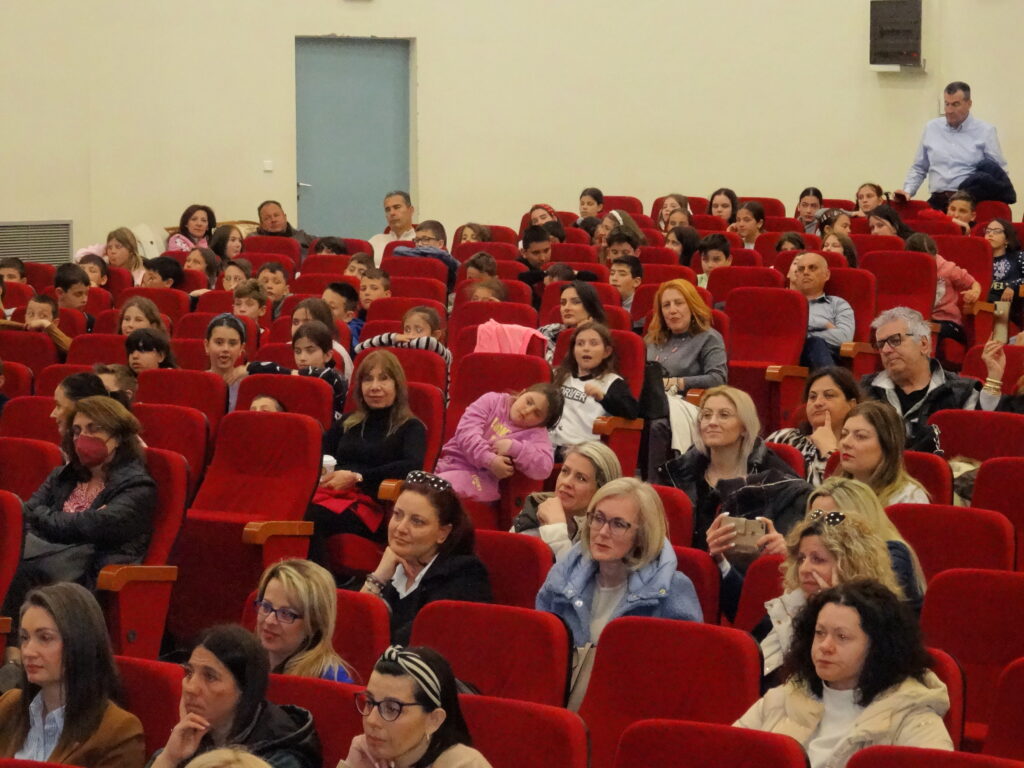 Ενθουσίασαν με τις ρομποτικές κατασκευές τους μαθητές του Δημοτικού Σχολείου Νίκαιας