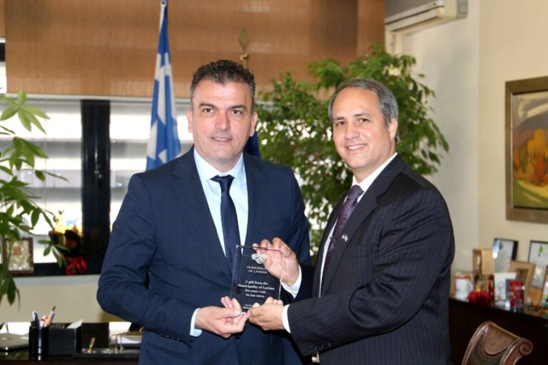 Τον Γενικό Πρόξενο των ΗΠΑ υποδέχθηκε ο Δήμαρχος Λαρισαίων