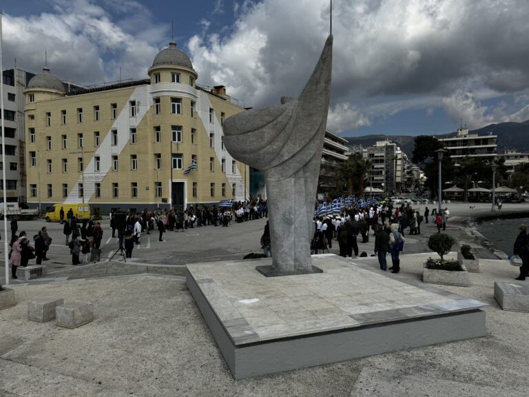 Παρουσία Ζ. Μακρή η παρέλαση στο Βόλο – «Ισχυρό το μήνυμα της 25ης Μαρτίου μέχρι και σήμερα»