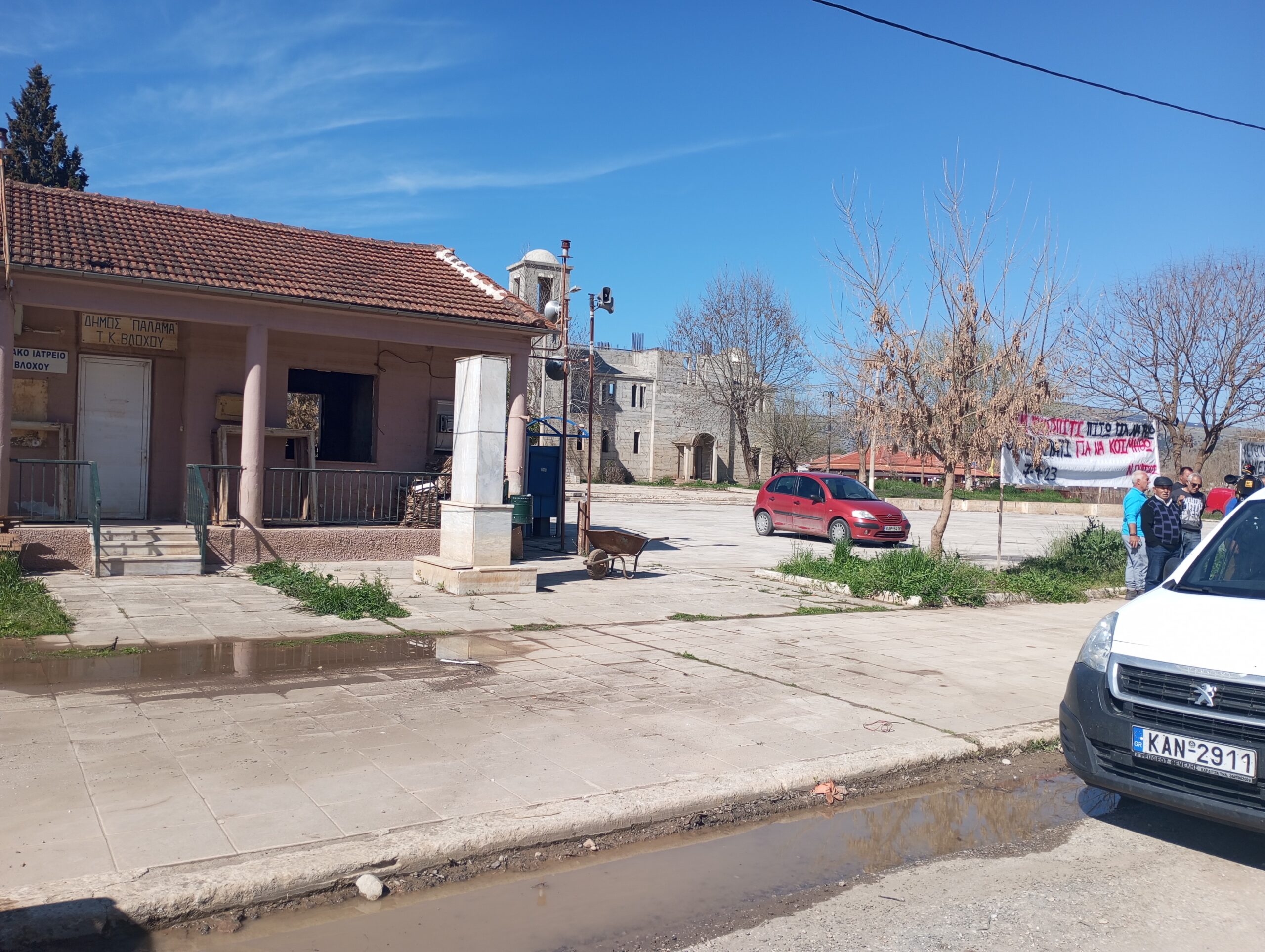 Σε συμβολικό αποκλεισμό δρόμου προχωρούν οι κάτοικοι στον Βλοχό Καρδίτσας