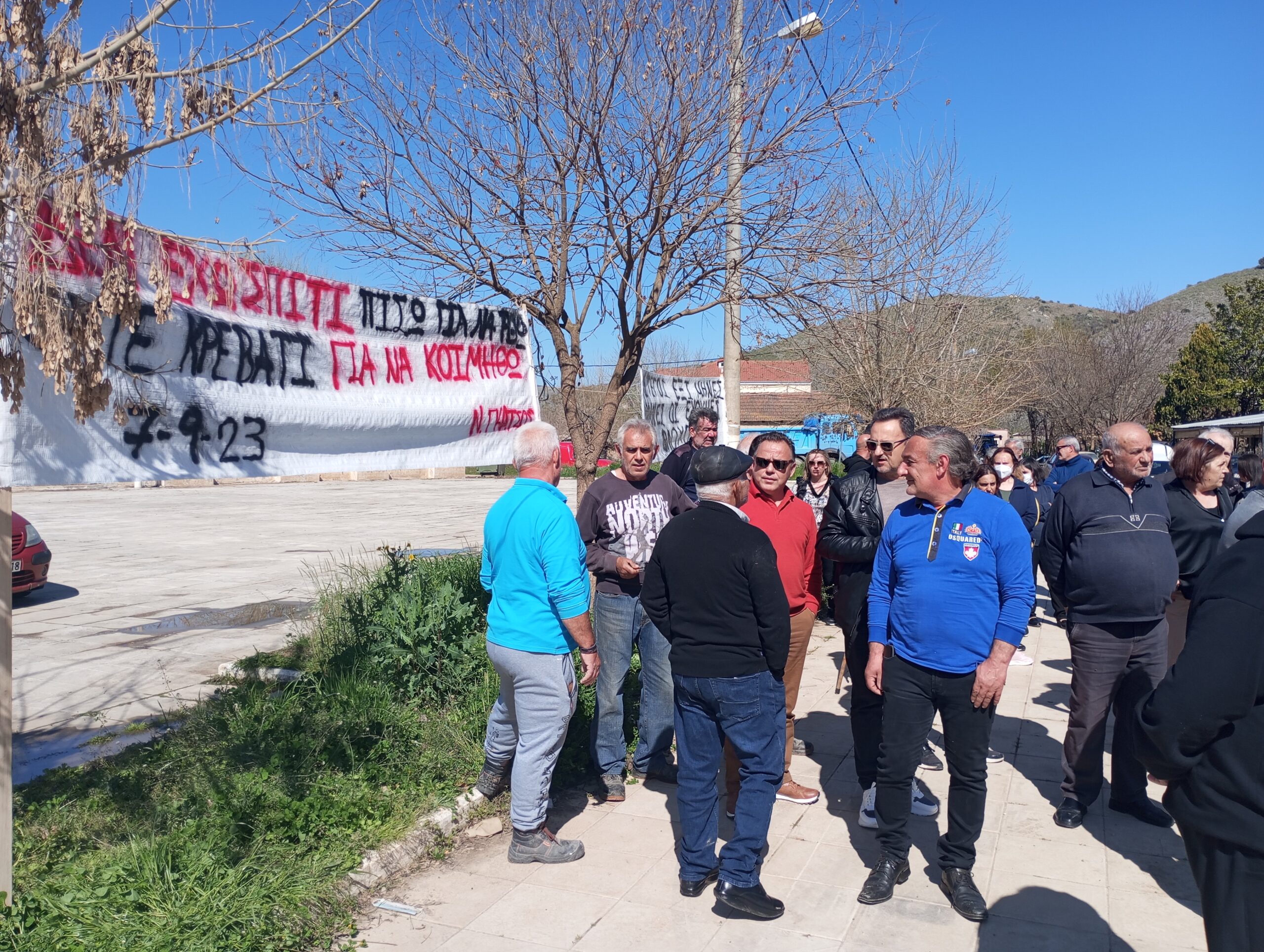 Σε συμβολικό αποκλεισμό δρόμου προχωρούν οι κάτοικοι στον Βλοχό Καρδίτσας