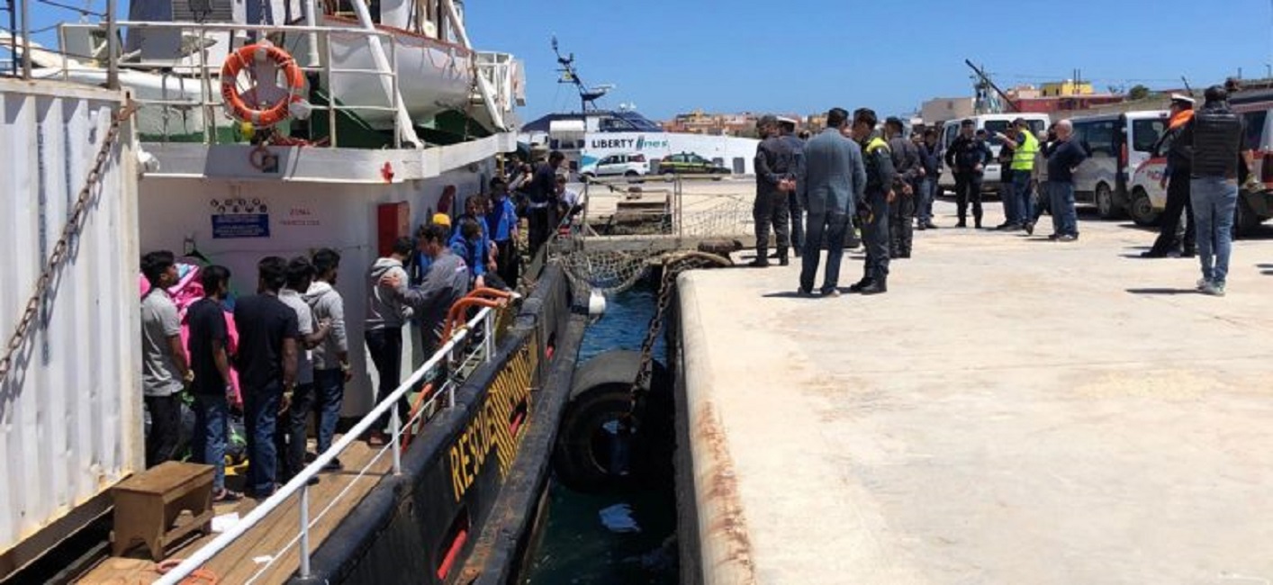 Ιταλία: Σαράντα έξι μετανάστες και πρόσφυγες έφθασαν στη Λαμπεντούζα – Άνδρας πέθανε μόλις έφτασε στο νησί