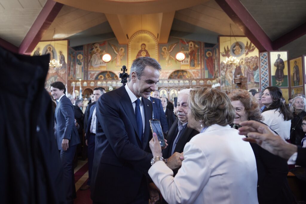 Καναδάς: Ο Κυριάκος Μητσοτάκης στην παρέλαση των Ελλήνων ομογενών (φωτογραφίες)