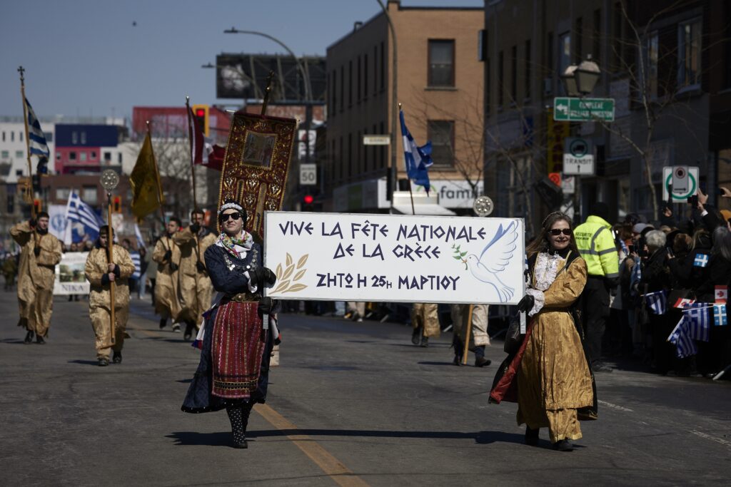 Καναδάς: Ο Κυριάκος Μητσοτάκης στην παρέλαση των Ελλήνων ομογενών (φωτογραφίες)