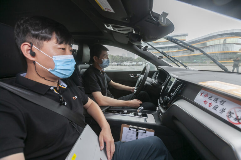 Σαγκάη: Ξεκίνησε η πειραματική λειτουργία του πρώτου δρόμου για αυτοκίνητα χωρίς οδηγό