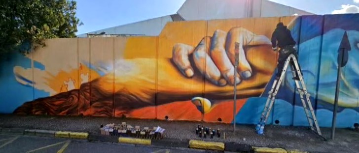 Ομορφαίνοντας με γκράφιτι τους τοίχους της Κοζάνης