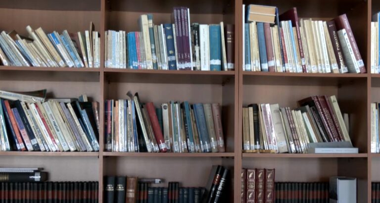 Λάρισα: Το πολιτιστικό κέντρο εκπαιδευτικών χαρίζει βιβλία σε σχολεία σε όλη την Ελλάδα