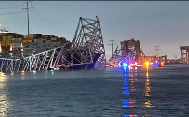 Βαλτιμόρη – Κατάρρευση γέφυρας: Δύο επιζώντες ενώ αναζητούνται 7- 20 αγνοούμενοι – «Γρίφος» με την πρόσκρουση του πλοίου