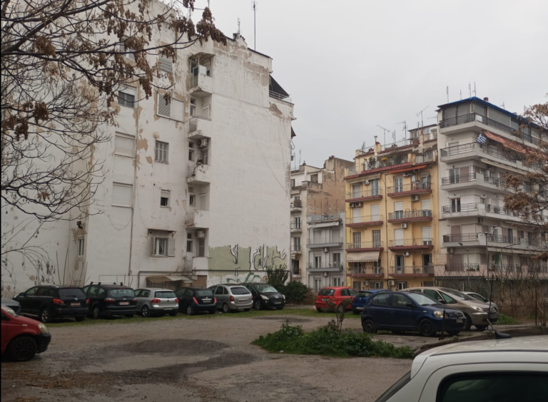 Θεσσαλονίκη: Δημοτικό οικόπεδο λειτουργούσε ως παράνομος χώρος στάθμευσης
