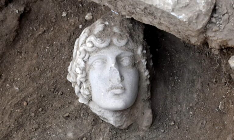 «Από τα πιο σημαντικά ευρήματα των τελευταίων δεκαετιών η μαρμάρινη κεφαλή του Απόλλωνα»