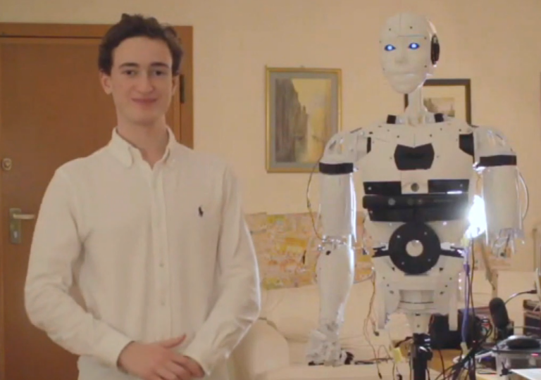 Ο 16χρονος μαθητής που έχει κατασκευάσει τη «Νίκη», το πρώτο ελληνικό ρομπότ