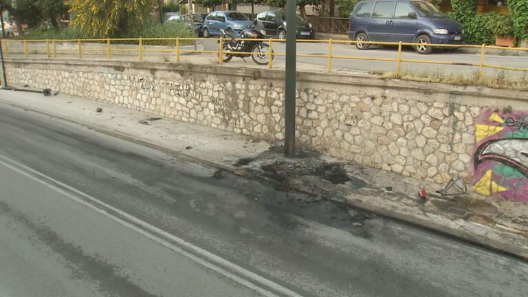 Νέα Φιλαδέλφεια: Όχημα τυλίχθηκε στις φλόγες μετά από τροχαίο – Τραυματίστηκε σοβαρά ο οδηγός