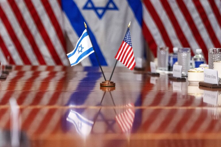Πολλά τα ερωτήματα για τις σχέσεις ΗΠΑ – Ισραήλ που φαίνεται να επιμένει στη χερσαία επίθεση στη Ράφα