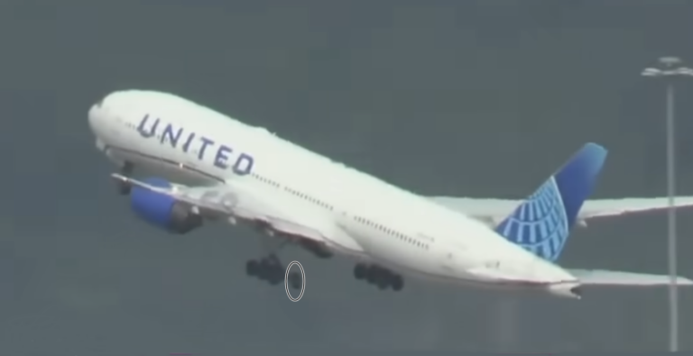 ΗΠΑ: Κατεπείγουσα προσγείωση Boeing 777 που έχασε ελαστικό στον αέρα (video)