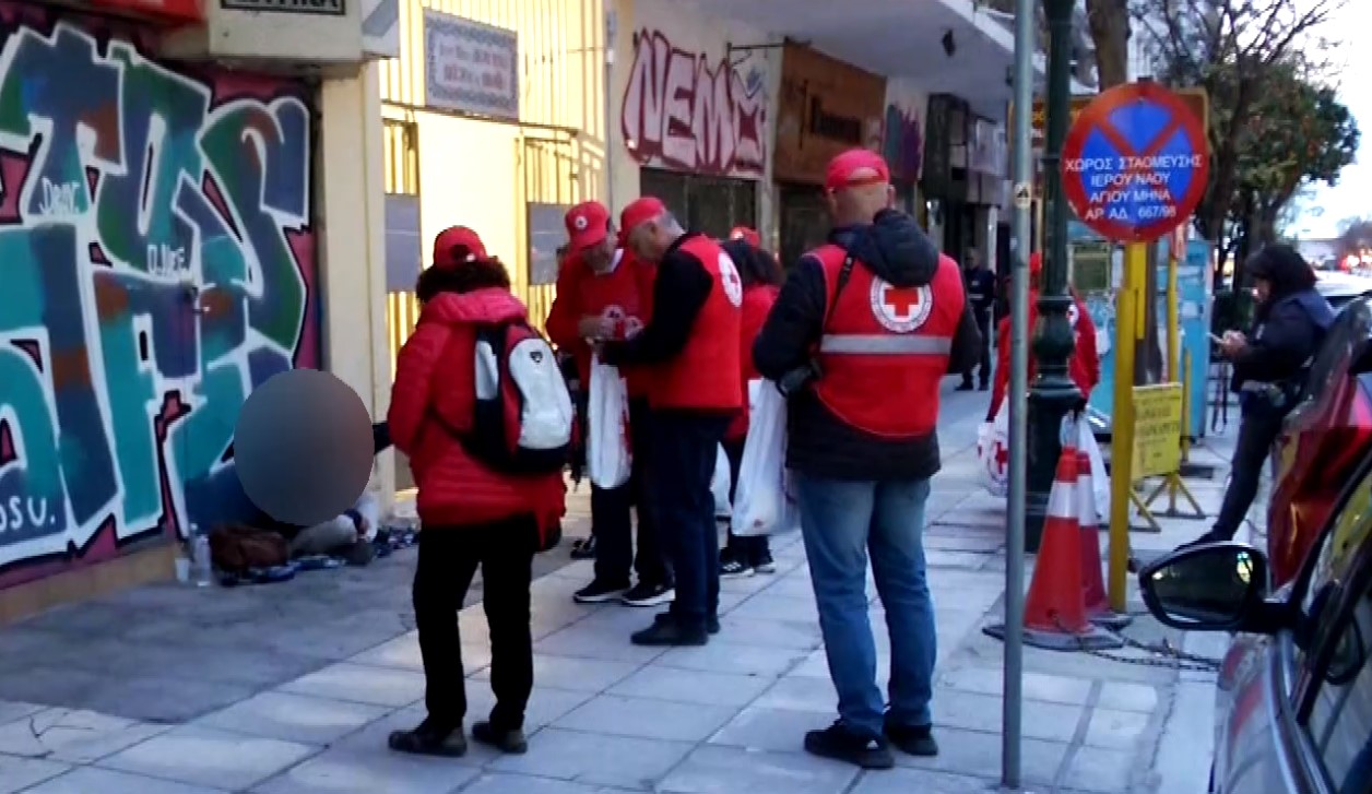 Κοντά στους αστέγους της Θεσσαλονίκης ο Ερυθρός Σταυρός – Έκκληση του Ευθ. Χατζηθεόκλητου στους πολίτες