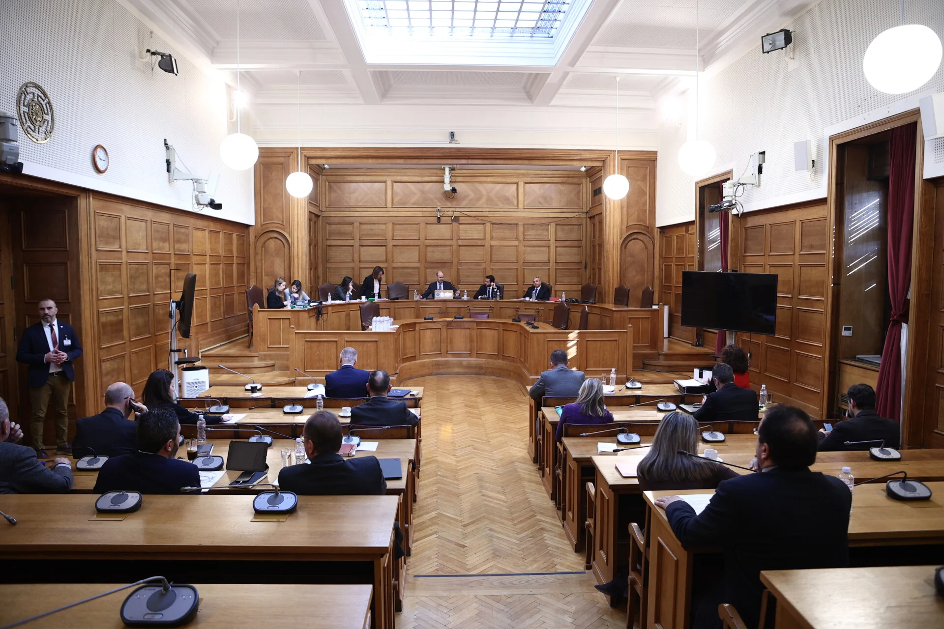 Εξεταστική Επιτροπή για Τέμπη: Μετ’ εμποδίων η τελευταία συνεδρίαση – Τα διαφορετικά πορίσματα και το αίτημα για προανακριτική  