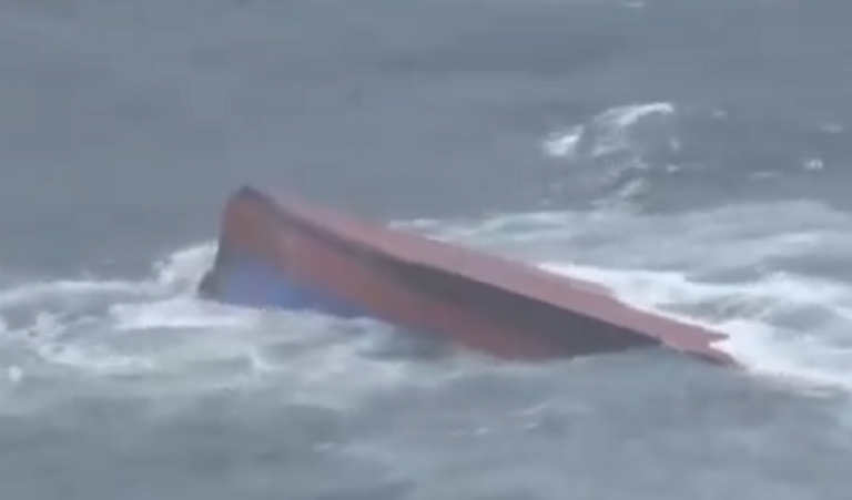 Ιαπωνία: Πέντε οι αγνοούμενοι στο ναυάγιο νοτιοκορεατικού δεξαμενόπλοιου – Διασώθηκαν έξι ναυτικοί (video)