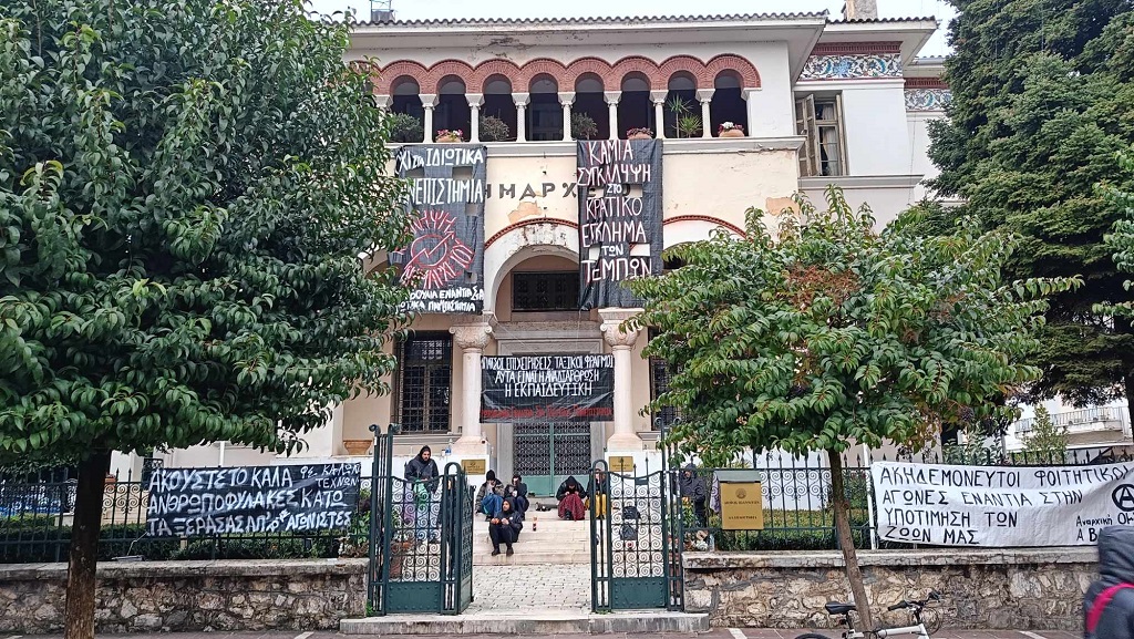 Ιωάννινα: Στο δημαρχείο παραμένουν οι φοιτητές