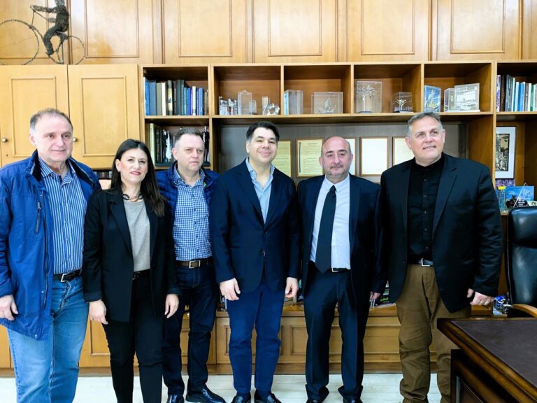 Στα Τρίκαλα ο πρέσβης των ΗΠΑ Τζ. Τσούνης