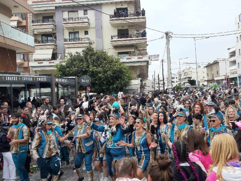 Κέφι, χορός, έμπνευση και χιλιάδες Κρητικοί στο Ρεθεμνιώτικο καρναβάλι