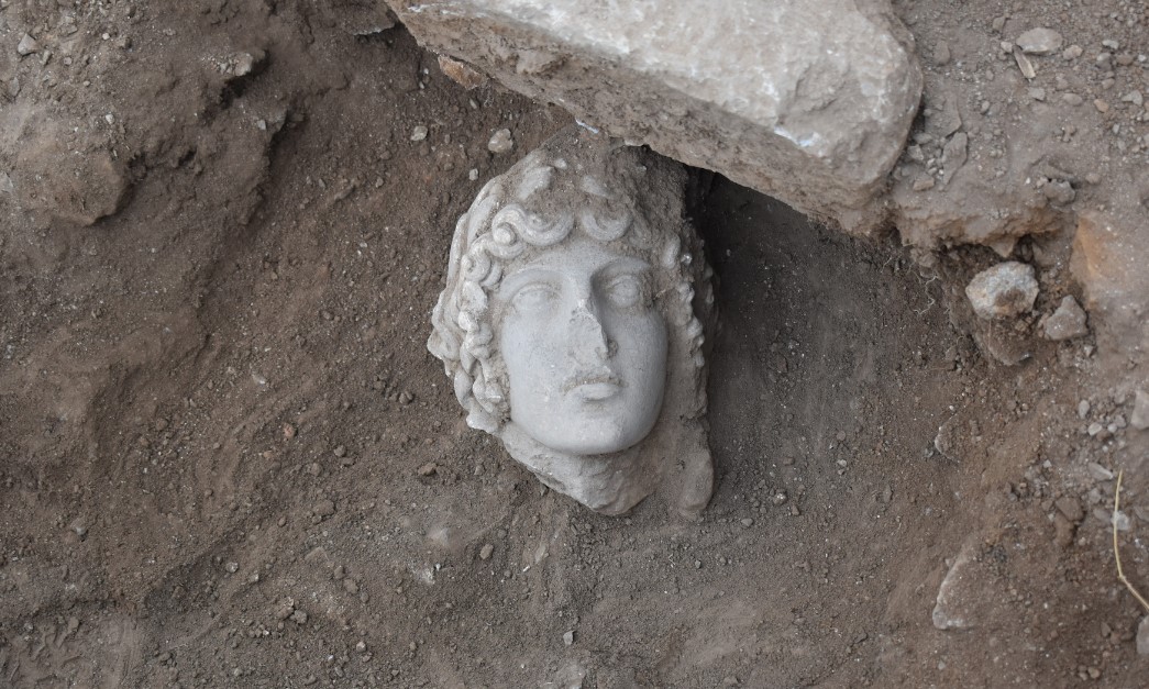 Μαρμάρινη κεφαλή του Απόλλωνα αποκαλύφθηκε σε ανασκαφή στους Φιλίππους