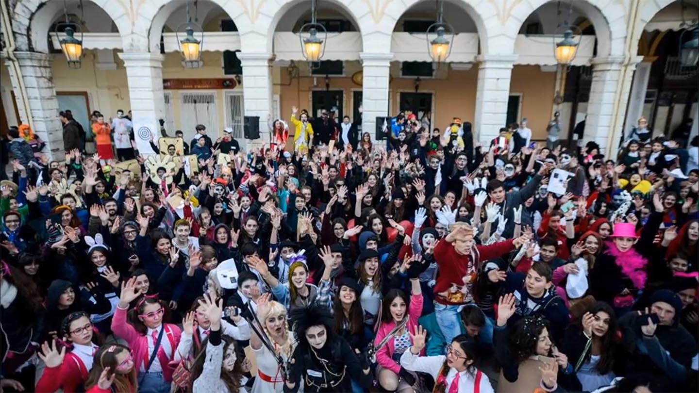 Έπαιξαν, έμαθαν και γύρισαν την πόλη για τον “θησαυρό” της Κερκυραϊκής Μασκαράτας