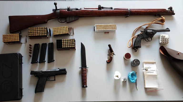 Τρείς συλλήψεις στα Χανιά για όπλα και ναρκωτικά